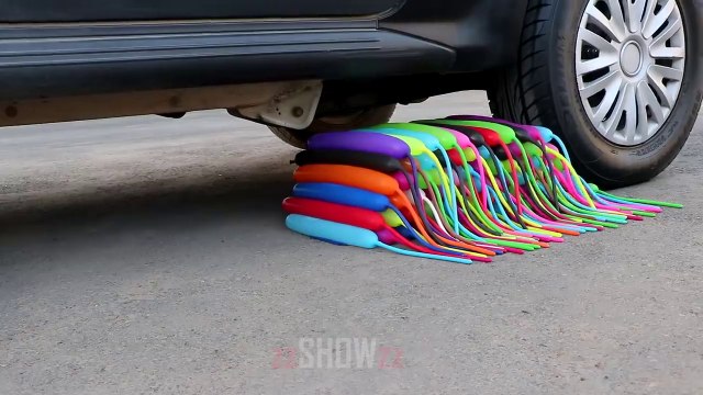 Very Satisfying and Relaxing Compilation | Aplastando Cosas Crujientes con el Coche _ Experimento_ 250 Globos de Agua VS Rueda de Coche