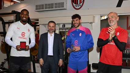 Descargar video: Milanello: le premiazioni di Hernández e Maignan