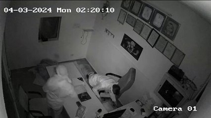रात 2.15 बजे इंदावड़ पेट्रोल पम्प सेल्समैन को दौड़ाया और ले भागे लुटेरे...देखें लाइव...
