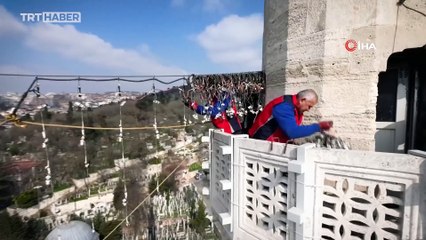 İstanbul'da mahyalar camilere asılmaya başlandı