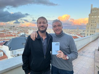 "¿Todavía escuchas la radio?": este es el libro que deberías leerte si alguien te hace esta pregunta