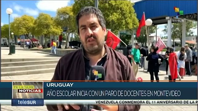 Docentes uruguayos protestan rechazando el recorte de presupuesto al sector educativo