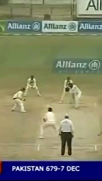 SEHWAG Got 4 LUCKY RUNS - Danish Kaneria vs Virender Sehwag - Akmal misses ball