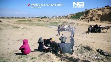 Tải video: Milhares de palestinianos fogem da fome no norte de Gaza