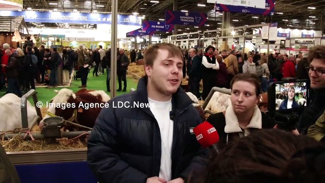 SIA2024 Louis Boyard rencontre des agriculteurs au Salon de l'Agriculture Paris/France - 27 Février 2024