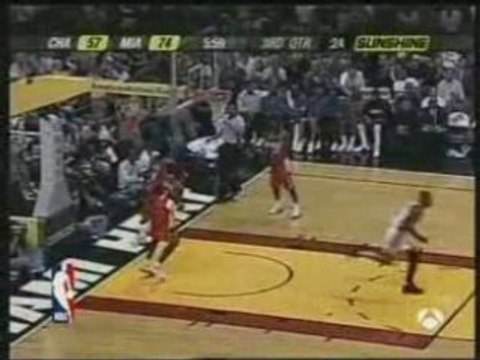 Nba - dwyane wade dunks vs bobcats