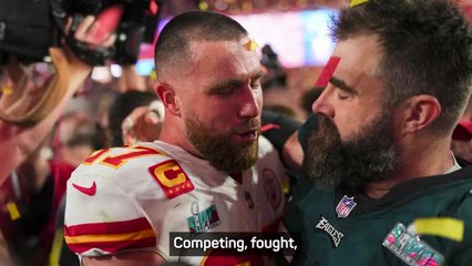 Video herunterladen: Jason Kelce pays emotional tribute to brother Travis