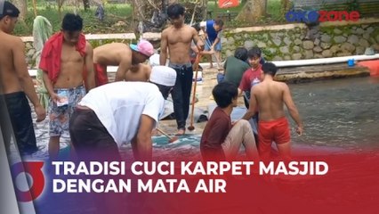 Télécharger la video: Sambut Bulan Ramadhan, Puluhan Remaja di Semarang Cuci Karpet Masjid dengan Matar Air