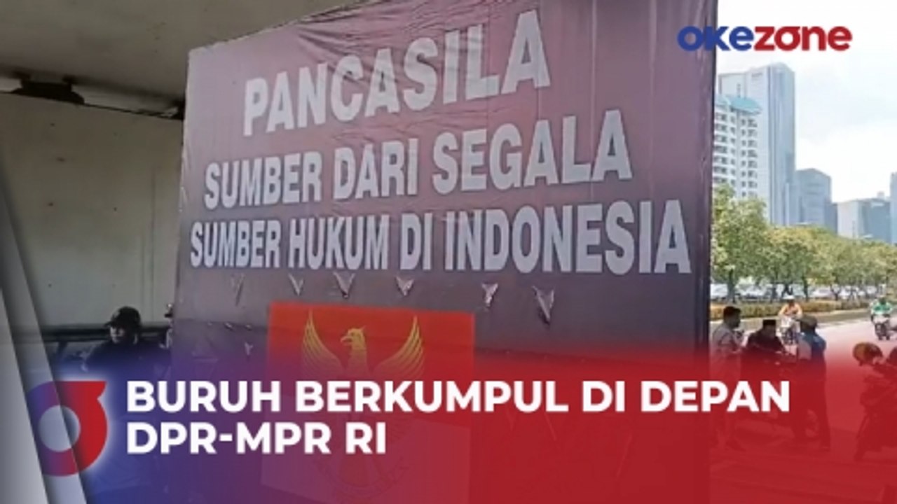 Massa Buruh Berkumpul di Depan Gedung DPR-MPR RI