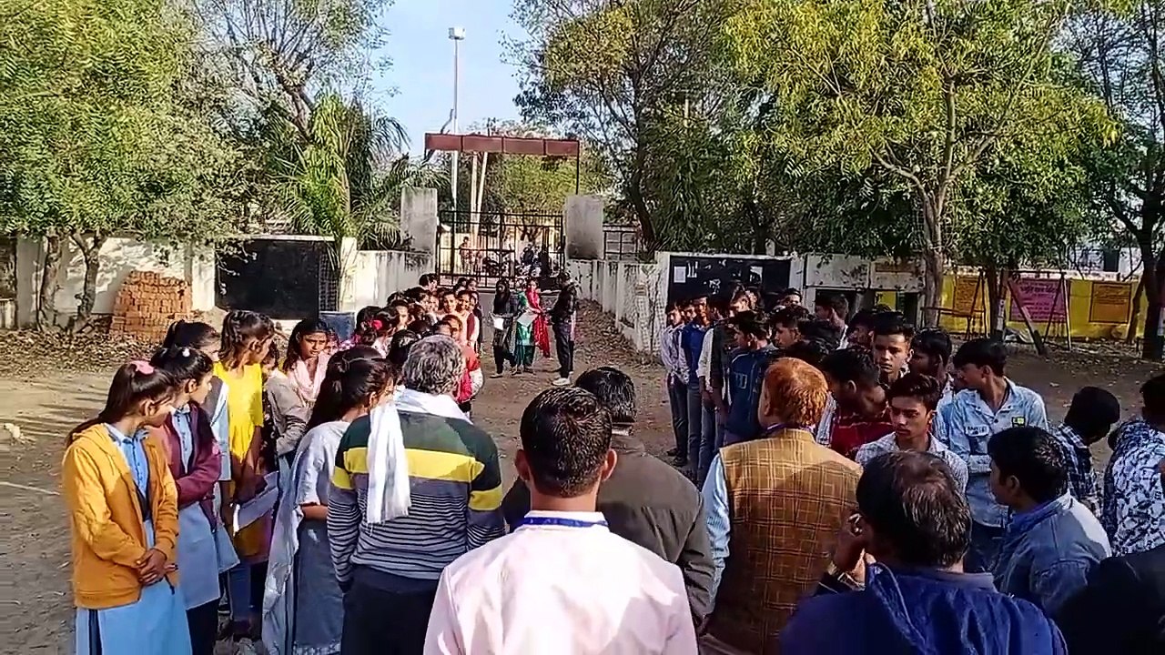 Video : 12 वीं बोर्ड की परीक्षा शुरू, अंग्रेजी विषय का हुआ पेपर