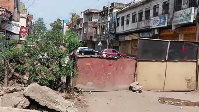 दो सप्ताह से बड़ा फुहारा, गढ़ा फाटक की ओर मुख्य आवजाही मार्ग बंद