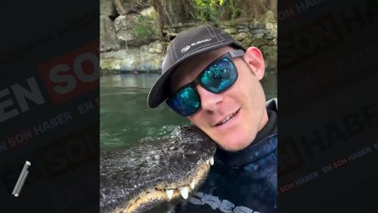 10 yıla aşkın süredir timsahlarla beraber yüzüyor