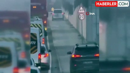 Başakşehir'de trafik nedeniyle kaldırımda seyreden otomobil sürücüleri kamerada
