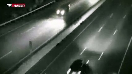 ABD'de küçük uçak otoyol yakınına düştü