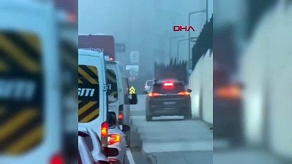 Esenyurt'ta kaldırımdan giden araçlar kamerada