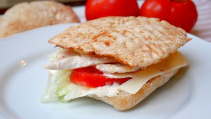 Campero de pollo malagueño, el clásico con pan redondo más sabroso