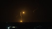 إطلاق قنابل مضيئة على خان يونس جنوب قطاع غزة