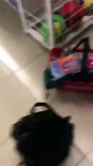 Mulher negra denuncia racismo após acusação de furto em loja
