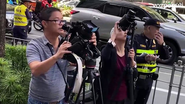 El Spiderman francés escala un edificio de 217m sin arnés en Filipinas