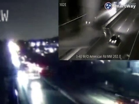 Avião cai próximo a rodovia dos Estados Unidos e deixa cinco mortos