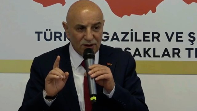 Turgut Altınok daha önce de İstiklal Marşı'nı yanlış okumuş