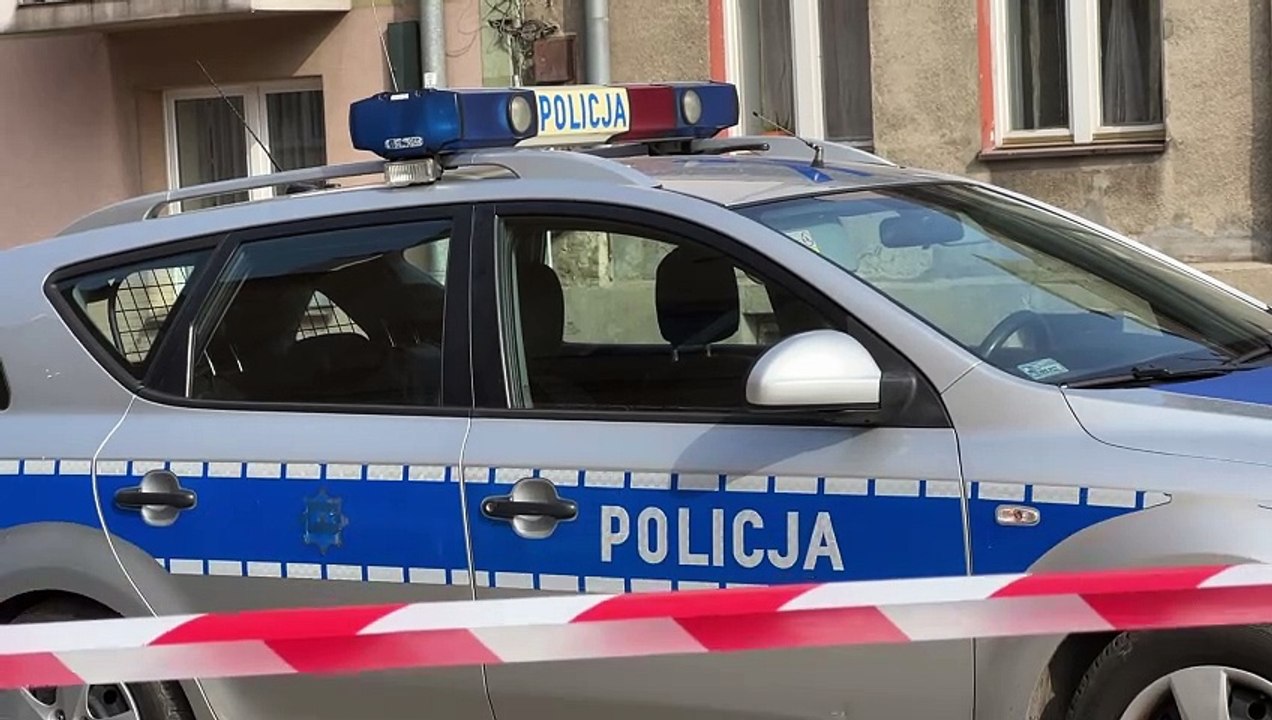 W Przemyślu ktoś wrzucił do auta pojemnik ze śmierdzącą substancją. Strażacy w akcj