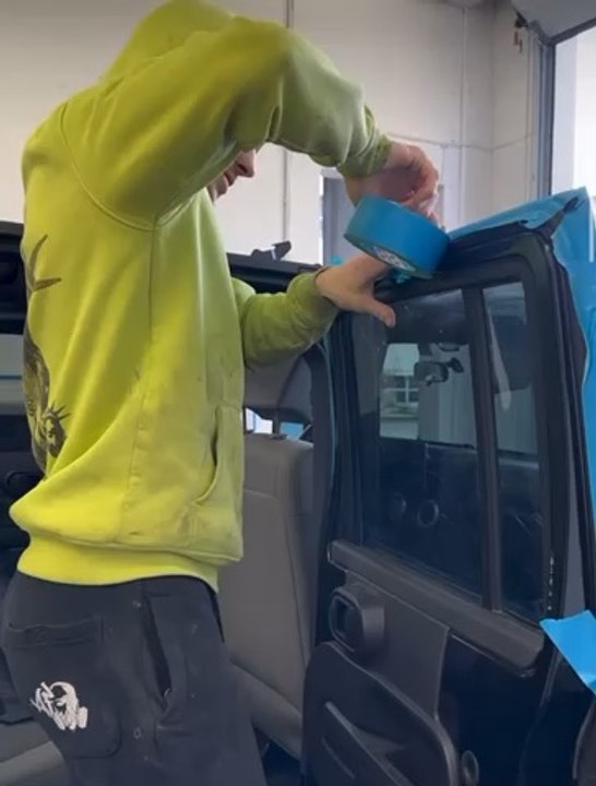 Quand le scotch roule un peu trop loin..   C’est insupportable !   #scotch #carrossier