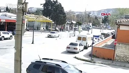 Saadet Partisi Burdur Belediye Başkan adayının üzerine ağaç devrildi