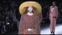 A Parigi Chanel omaggia Deauville, cappello da spiaggia protagonista