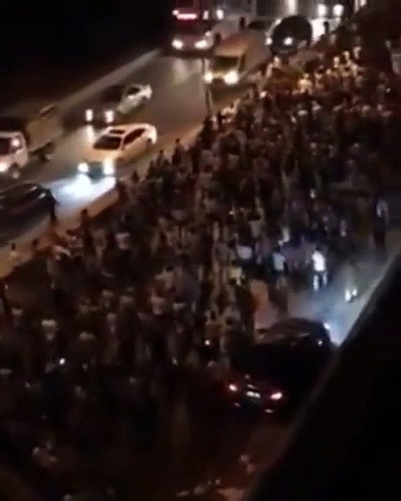 Flaş... Flaş... Azerbaycan halkı, Ermenistan sınırına yürüyor