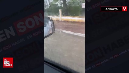 Antalya’da şiddetli yağış hayatı olumsuz etkiliyor