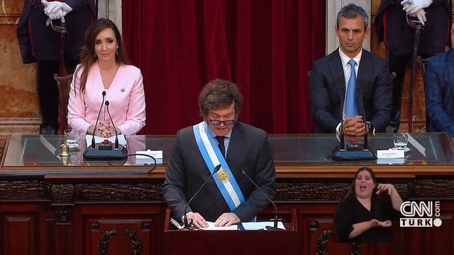 Arjantin'in resmi haber ajansı kapandı: Gazeteciler protesto düzenledi