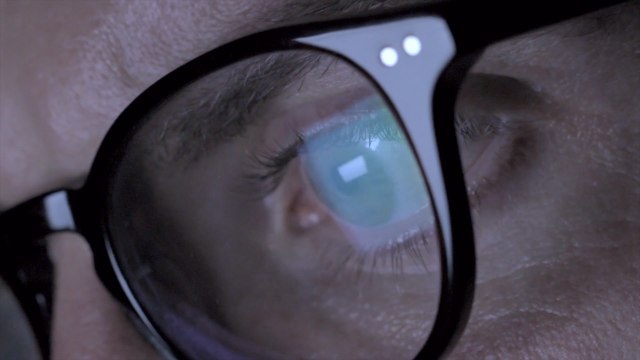 How to Spot Knock-Off Products to Avoid Scammers