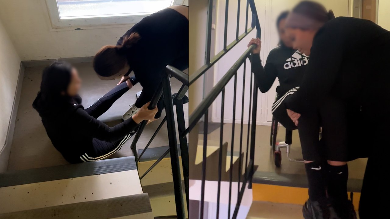 Paraplégique, Samah doit se traîner « marche par marche » sur deux étages pour rentrer chez elle