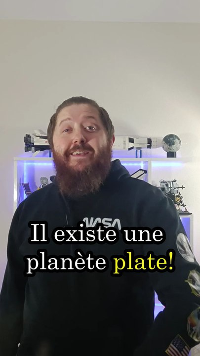 Une planète plate dans le système.