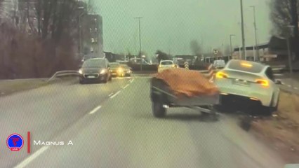 FSD (Full Self-Driving) Tesla Dodges a Self-Driving Trailer Caught on Tesla Camera | TeslaCam Live