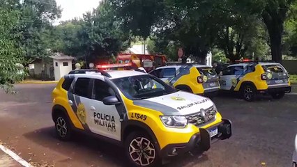 Adolescente fica ferido após se envolver em acidente com viatura da PM