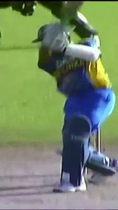 Shoaib Akhtar Got Mahela Jayawardene (BIG WICKET)