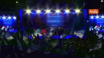 Meloni sul palco di Pescara: Ogni volta che vengo qui piove, ma ultima volta vincemmo politiche