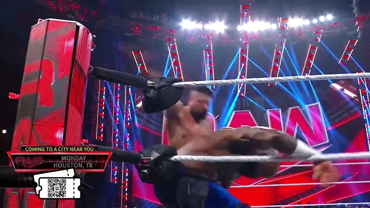 Andrade_wins_Raw_return_against_Apollo_Crewsarch
