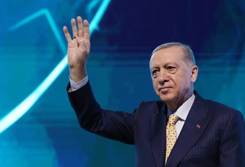 Erdoğan: Kadınların pozitif güçlenmesini sağlayan anayasal kural haline getirildik