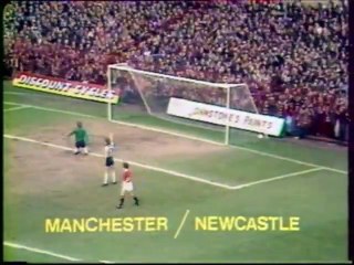 MANCHESTER.U  - NEWCASTLE  - 1977  - SAISON  1976/1977 -