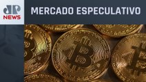 Bitcoin despenca após renovar alta histórica