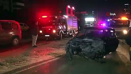 Refüje çarpan otomobil taklalar attı