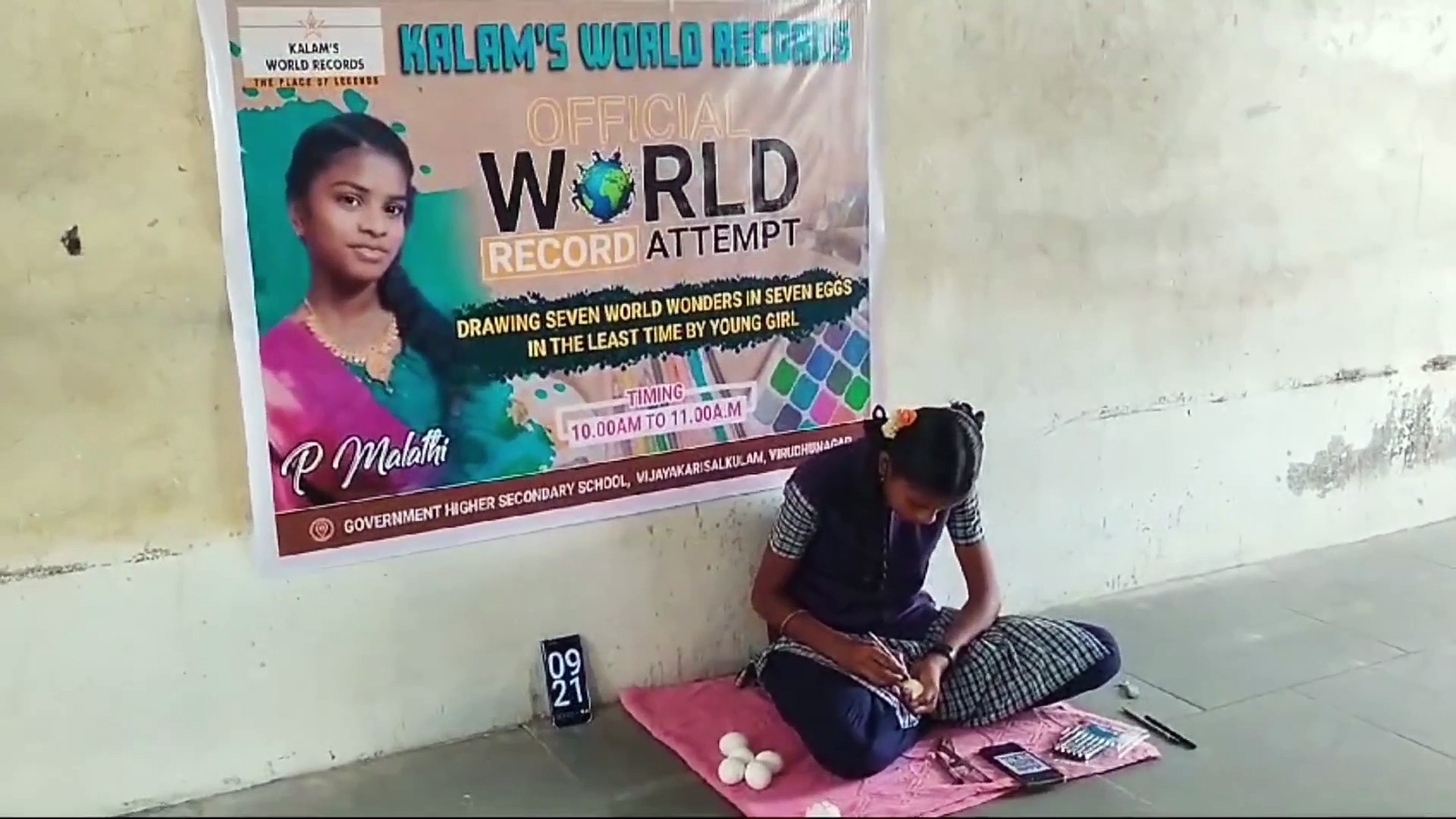 உலகின் 7 அதிசயத்தை கோழி முட்டையில் கொண்டு வந்த அரசுப்பள்ளி மாணவி