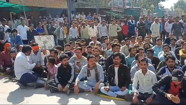 Video : चारागाह व गोशाला भूमि से अतिक्रमण हटाने की मांग को लेकर देई बंद, किया चक्काजाम