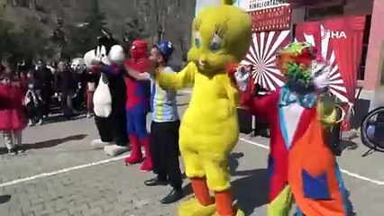 Batman'da 3 bin rakımlı Mereto Dağı eteklerinde çocuk karnavalı düzenlendi