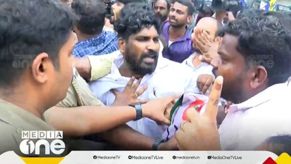 'സാറേ അടിക്കല്ലേ...' സിദ്ധാർഥന്റെ മരണത്തിൽ യൂത്ത് കോൺഗ്രസ് മാർച്ച്, സംഘർഷം