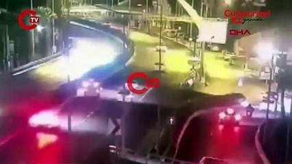 Önce refüje sonra aydınlatma direğine çarptı... Kurtarılamadı!