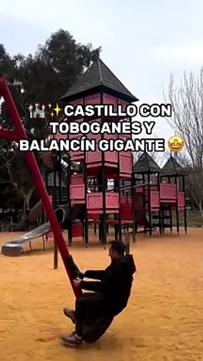 El parque infantil de toboganes gigantes del Prat de Llobregat